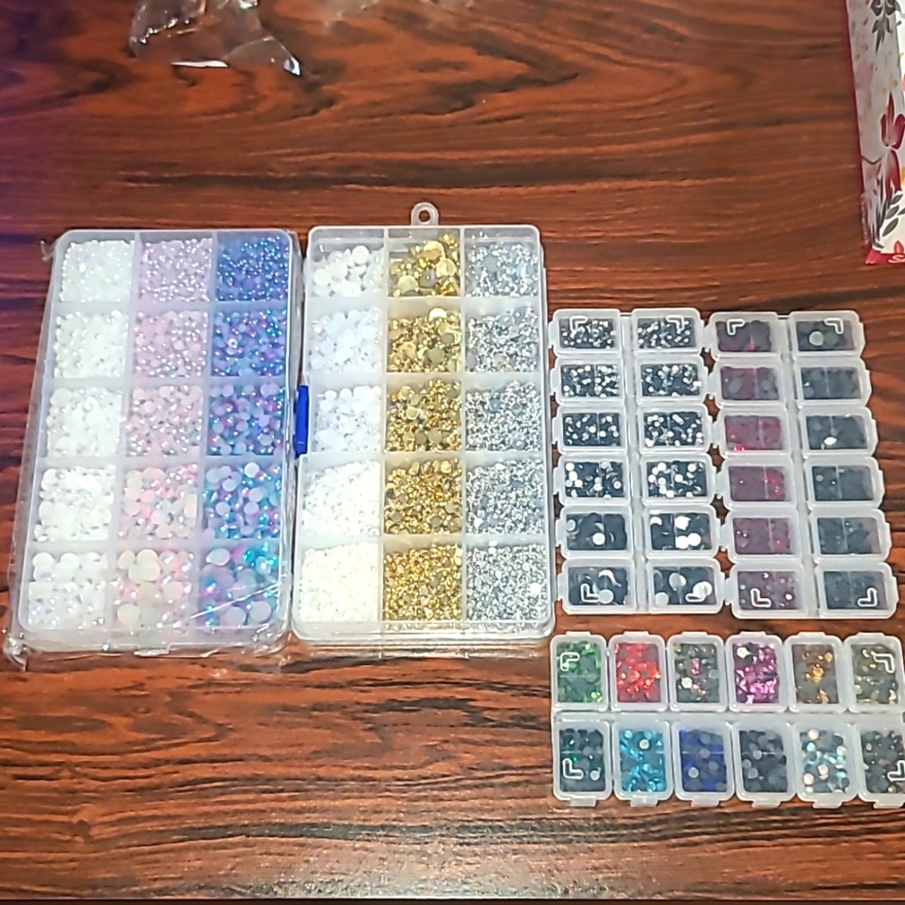 Gemstones and flatback pearl kits